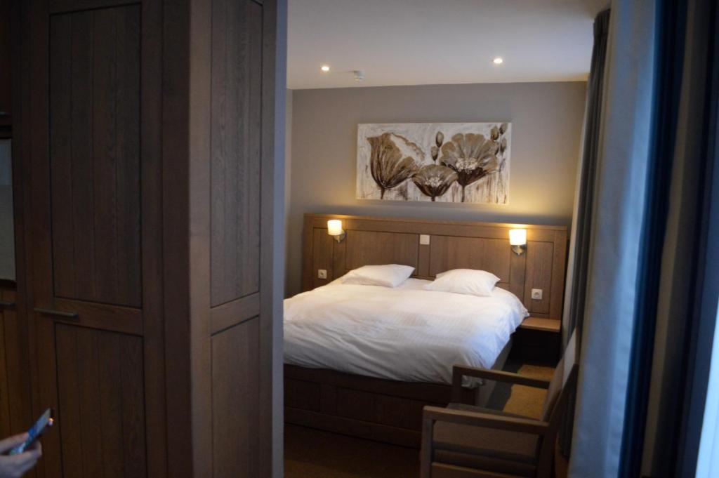 Postel nebo postele na pokoji v ubytování Hotel Honfleur