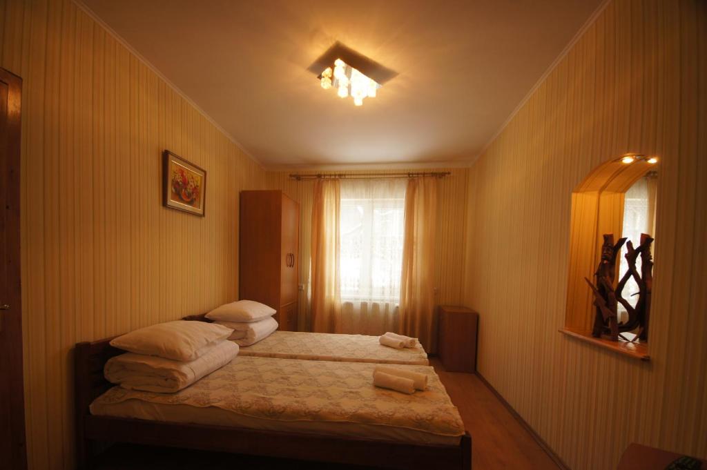 Postel nebo postele na pokoji v ubytování Zirka Karpat