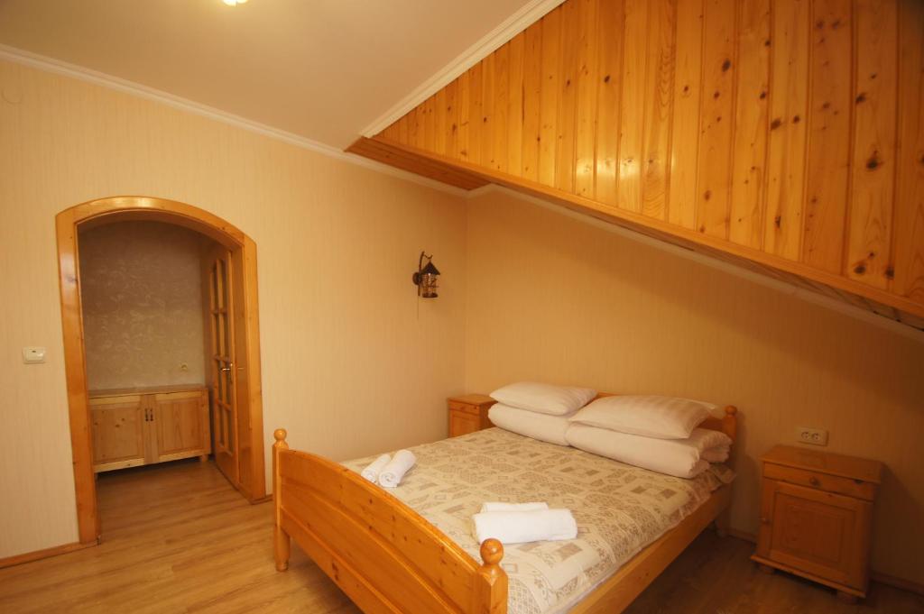 Postel nebo postele na pokoji v ubytování Zirka Karpat