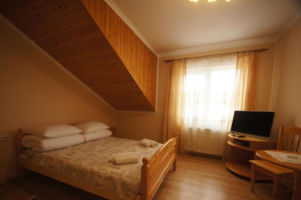 Postel nebo postele na pokoji v ubytování Zirka Karpat