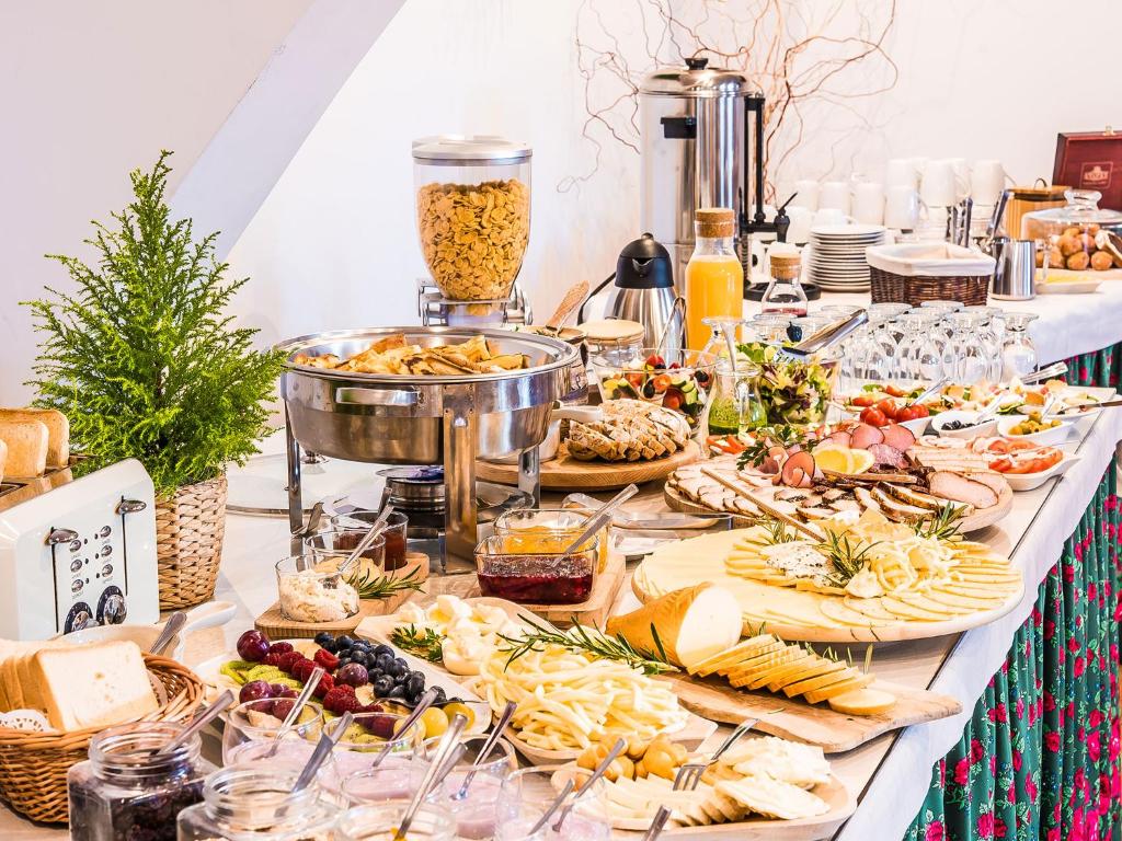 Jedlo v ubytovaní bed & breakfast alebo blízkom okolí