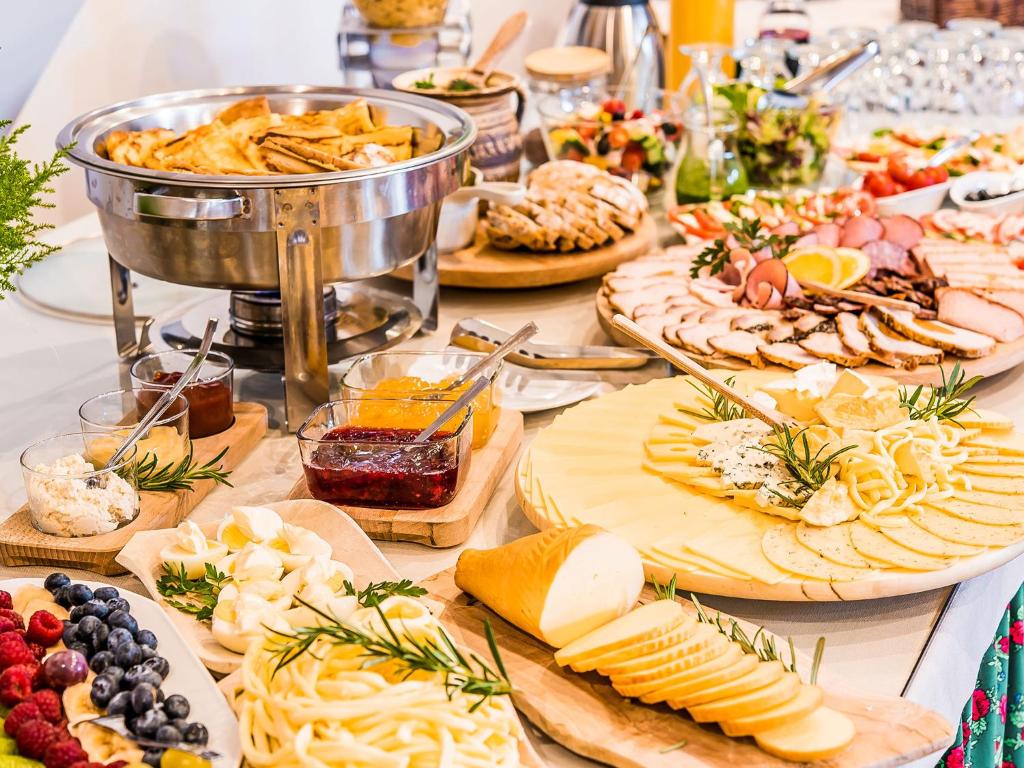 Jedlo v ubytovaní bed & breakfast alebo blízkom okolí
