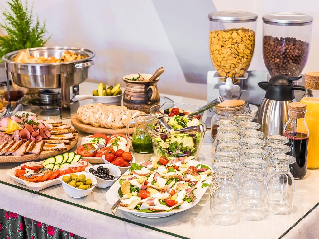 Jedlo v ubytovaní bed & breakfast alebo blízkom okolí
