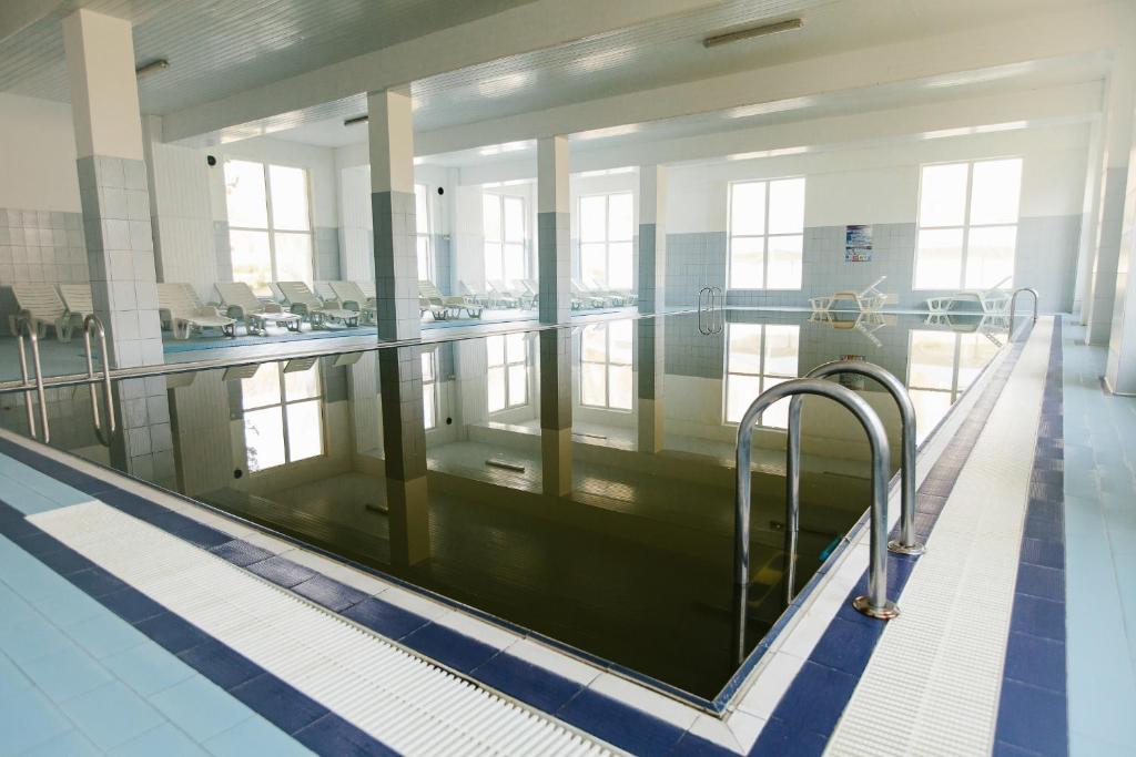 Bazén v ubytování Hotel Dobsi nebo v jeho okolí