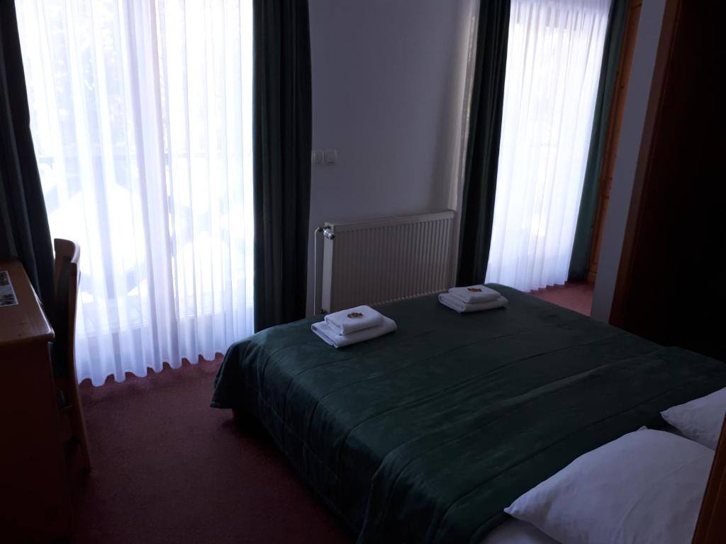 Postel nebo postele na pokoji v ubytování Hotel Rakov Skocjan