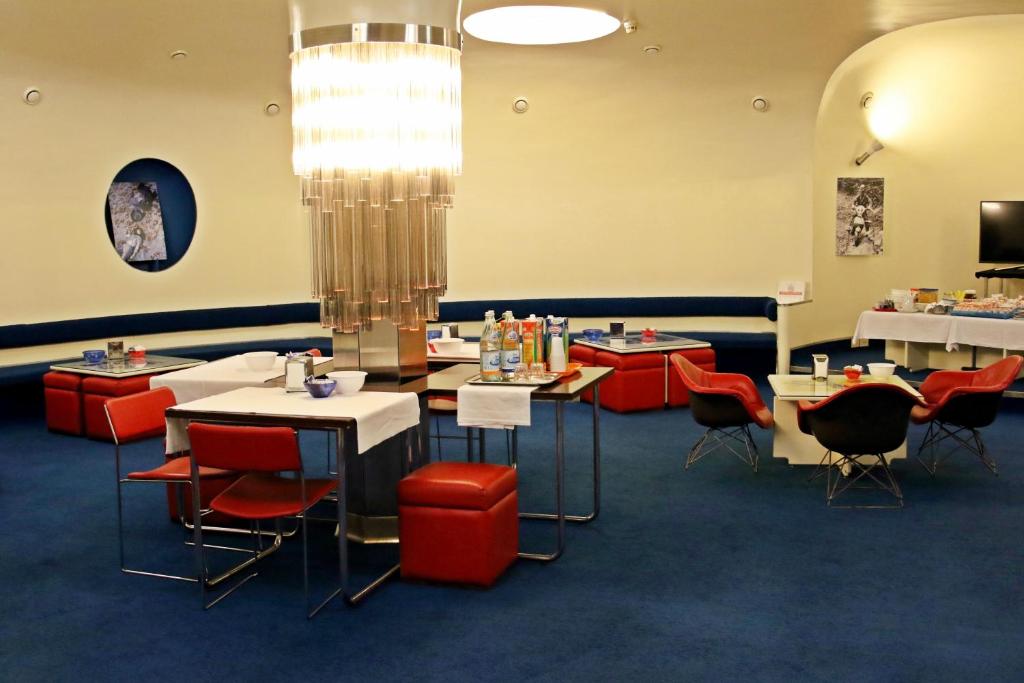TV a/nebo společenská místnost v ubytování Albergo Residence Italia Vintage Hotel