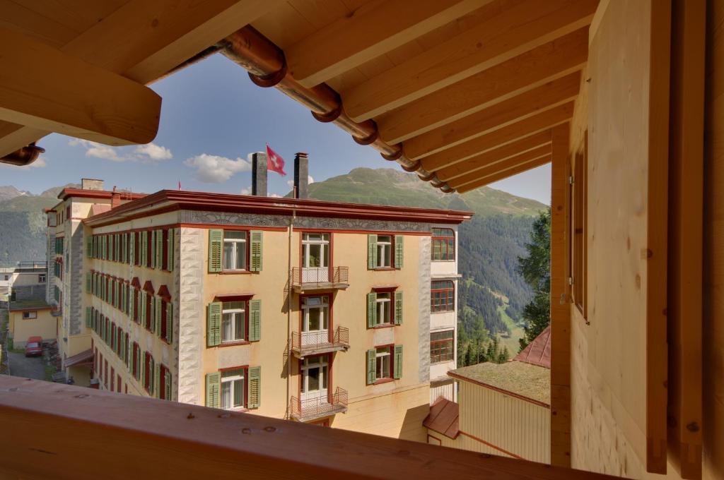 Nespecifikovaný výhled na hory nebo výhled na hory při pohledu z hotelu