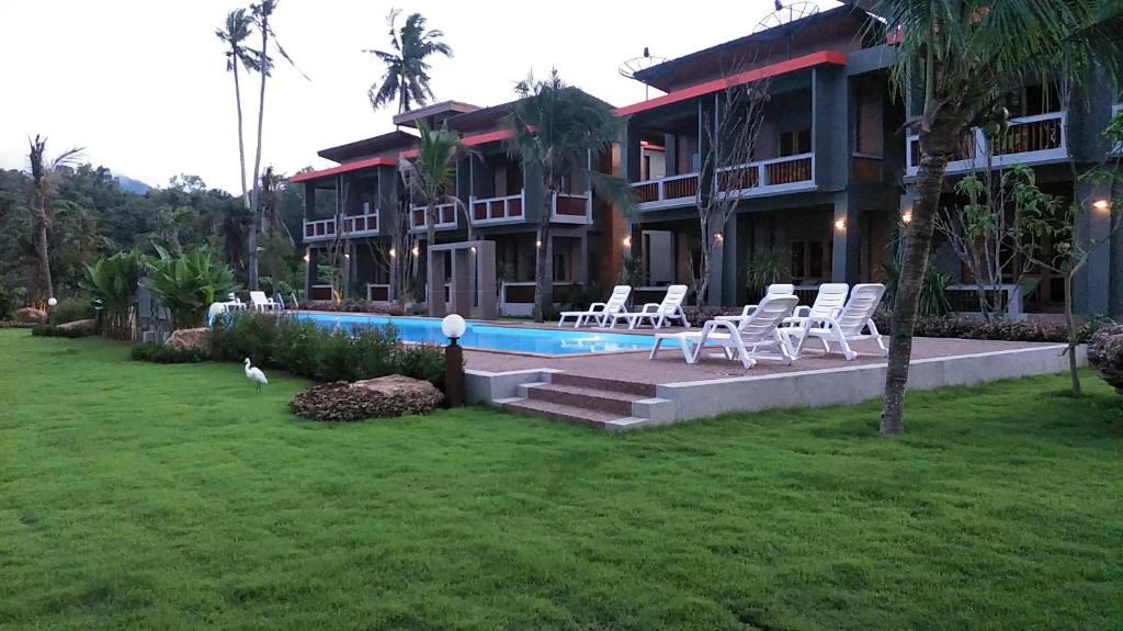 Bazén v ubytování Lanta Infinity Resort - SHA Extra Plus nebo v jeho okolí