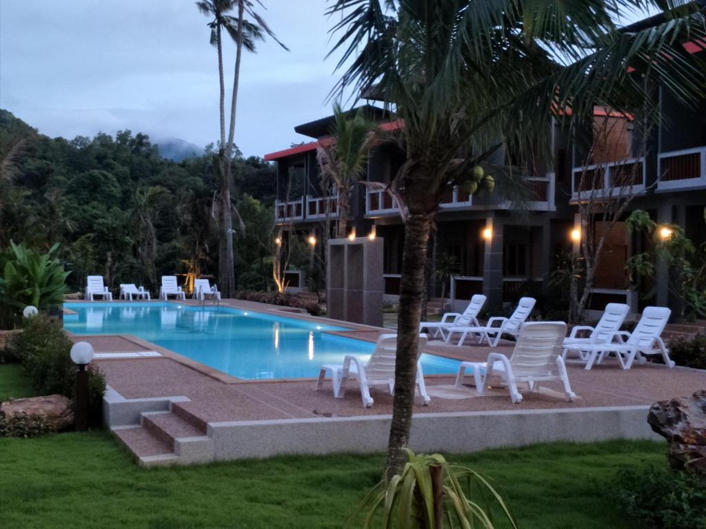 Bazén v ubytování Lanta Infinity Resort - SHA Extra Plus nebo v jeho okolí