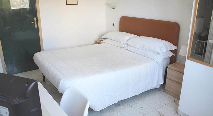 Postel nebo postele na pokoji v ubytování Albergo dei Pini