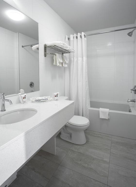 Koupelna v ubytování Hotel Bromont