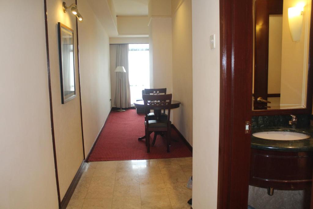 FnF Suite @ Time Square - Studio