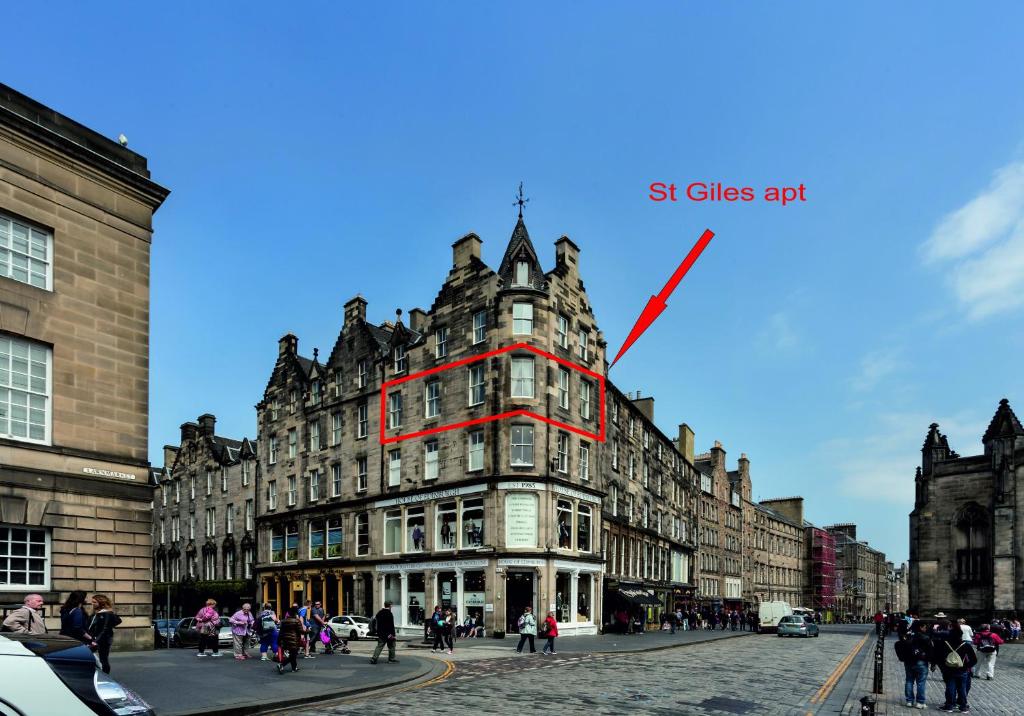 a building with a red stripe on top of it at St Giles Royal Mile in Edinburgh