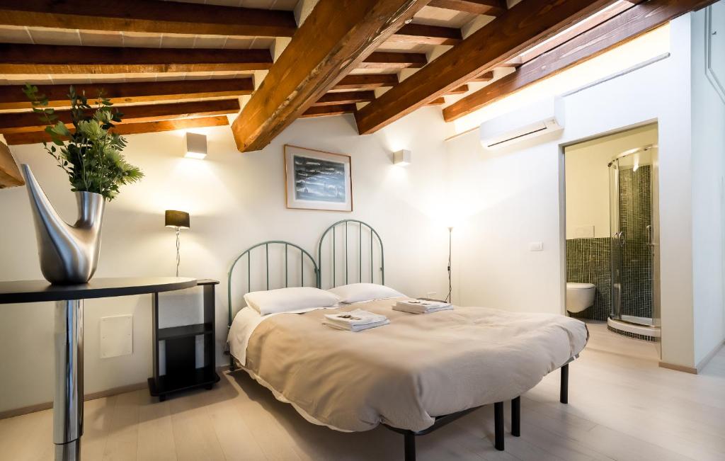 Postel nebo postele na pokoji v ubytování Guesthouse Via Di Gracciano - Adults Only