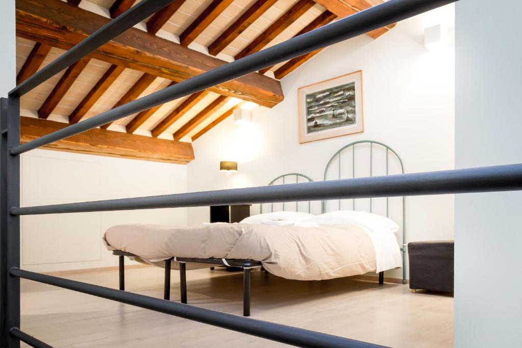 Postel nebo postele na pokoji v ubytování Guesthouse Via Di Gracciano - Adults Only