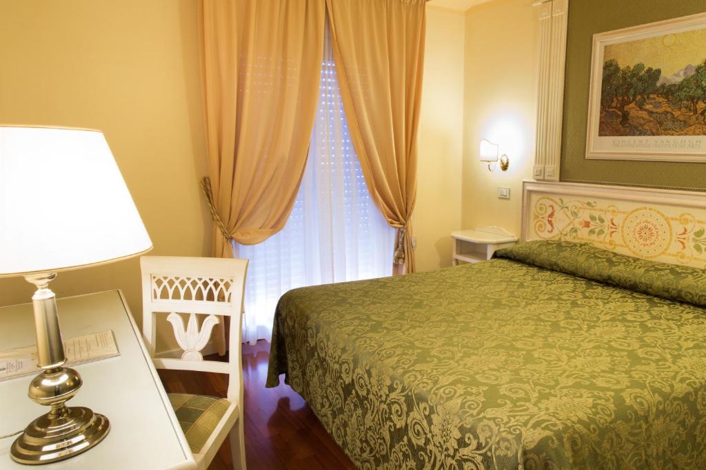 Postel nebo postele na pokoji v ubytování Hotel Tuder