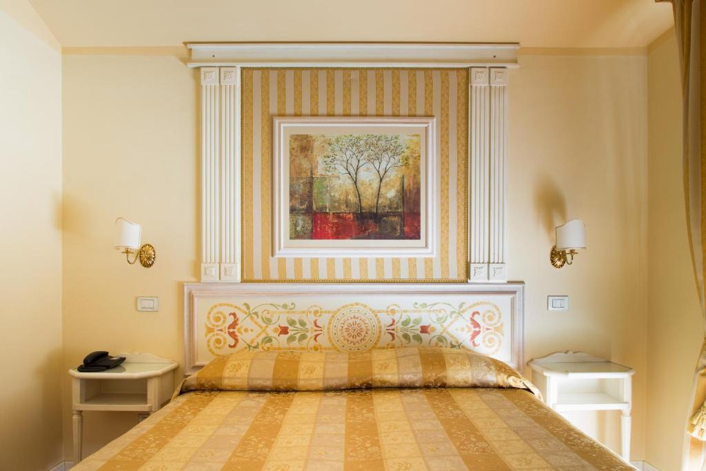 Postel nebo postele na pokoji v ubytování Hotel Tuder