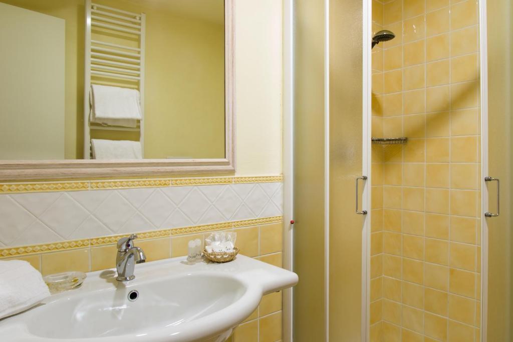 Koupelna v ubytování Hotel Tuder