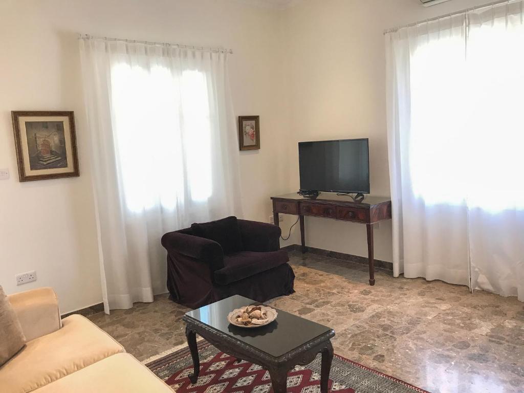TV a/nebo společenská místnost v ubytování Avgi's Home