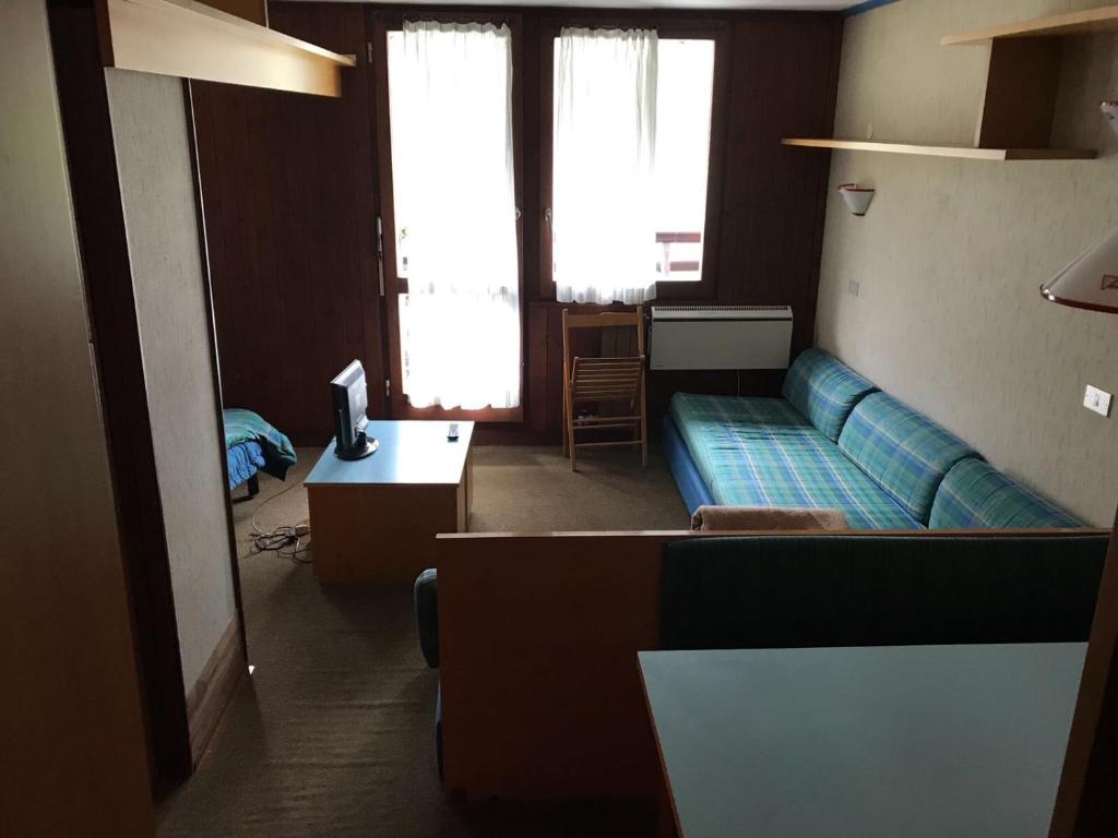 CERVINIA - Appartamento direttamente sulle piste, vista unica sul Cervino - Housity