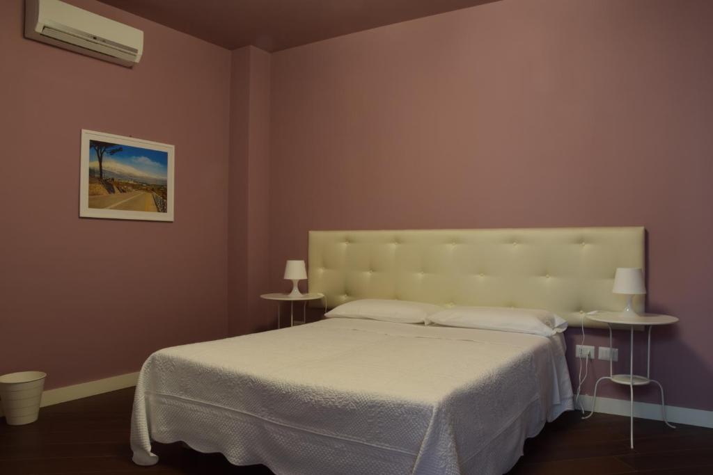 Łóżko lub łóżka w pokoju w obiekcie Residenza Cavour