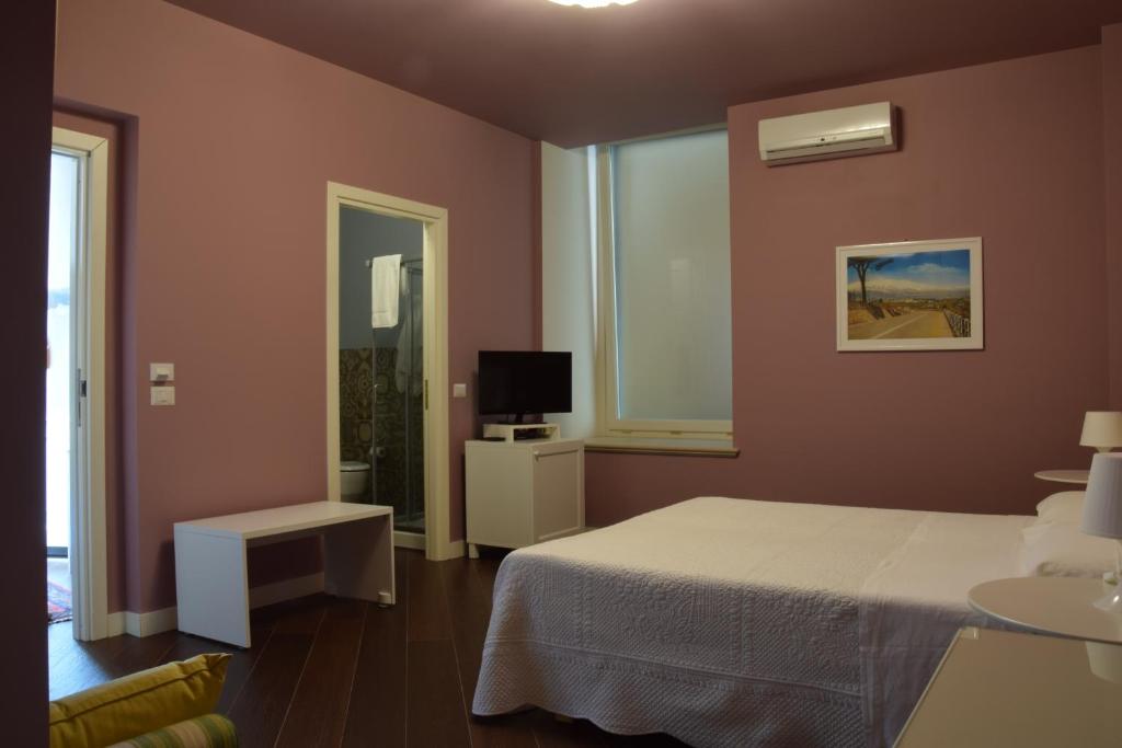 Łóżko lub łóżka w pokoju w obiekcie Residenza Cavour