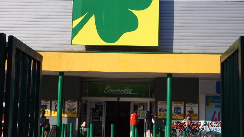 Supermarket nebo jiné obchody v  penzionu nebo okolí