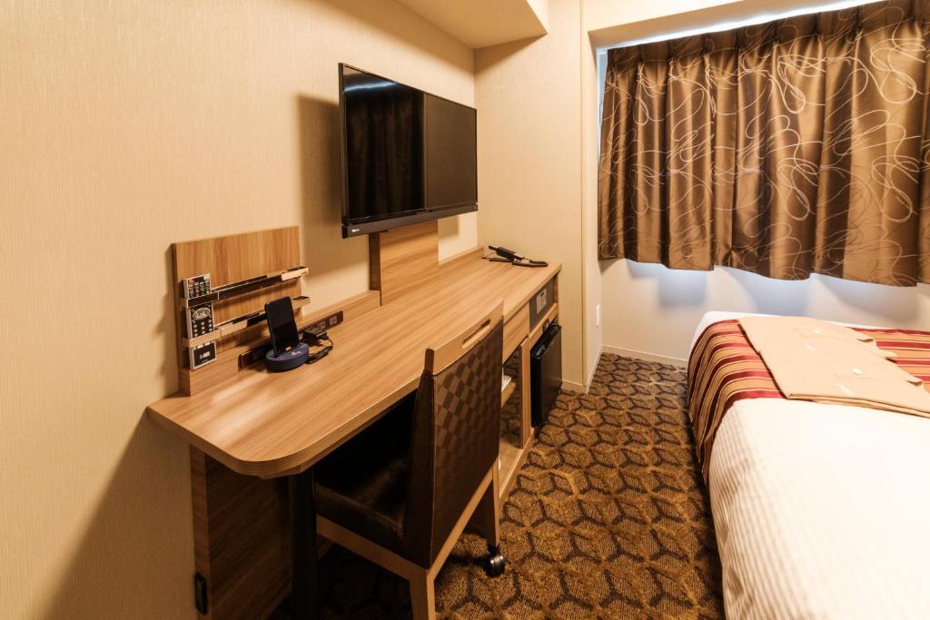 Postel nebo postele na pokoji v ubytování Hotel WBF Namba Motomachi