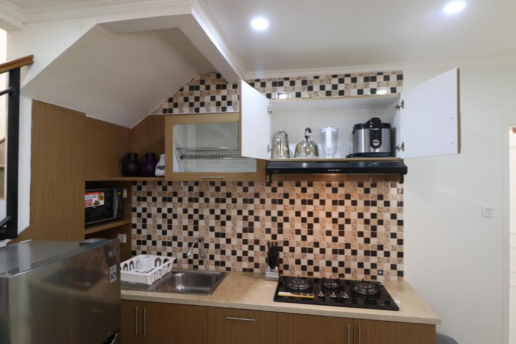 Kuchyň nebo kuchyňský kout v ubytování Diyar Villas Puncak K3/2
