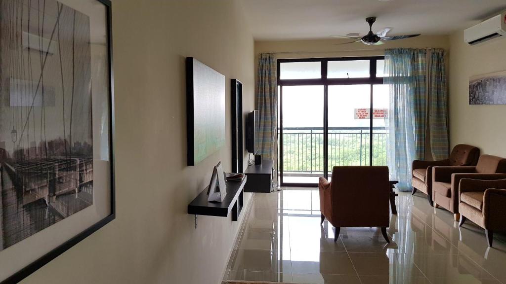 TV a/nebo společenská místnost v ubytování Ayer8 Putrajaya Guesthouse