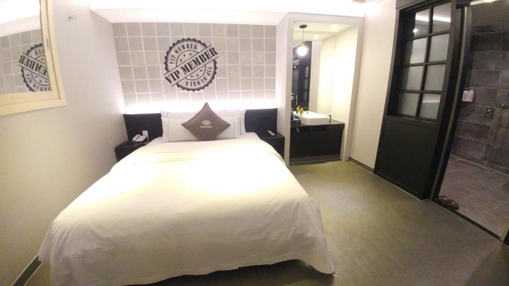 Postel nebo postele na pokoji v ubytování Vovo Hotel