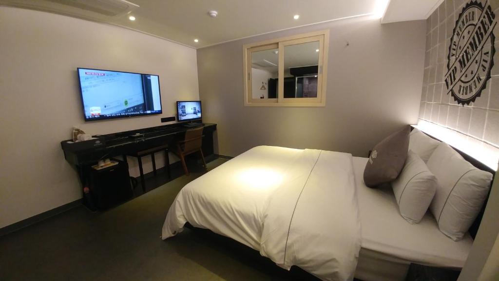 TV a/nebo společenská místnost v ubytování Vovo Hotel