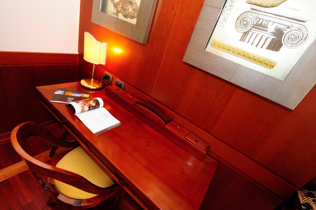 BV Grand Hotel Assisi - Resim 43