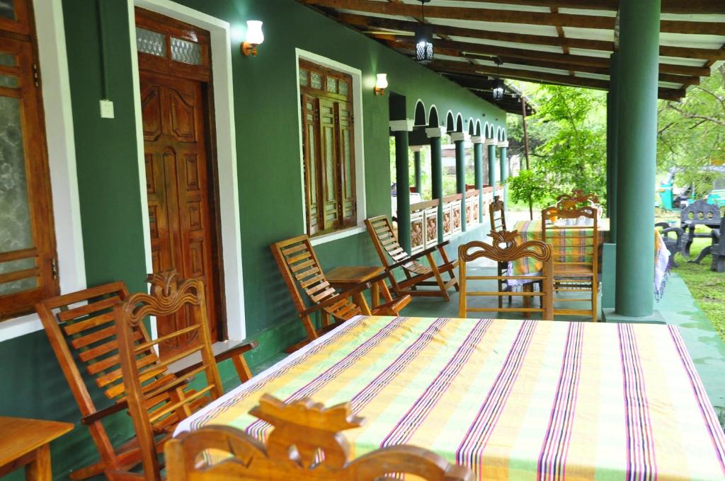 Restaurace v ubytování Rock Lake Home Stay