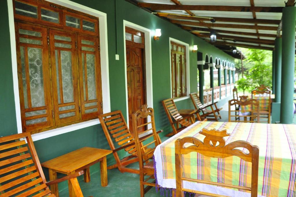 Restaurace v ubytování Rock Lake Home Stay