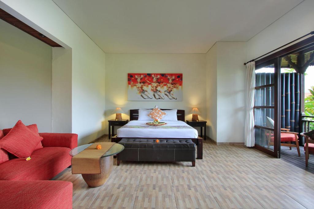 Postel nebo postele na pokoji v ubytování Sarin Ubud Suites by Pramana Villas
