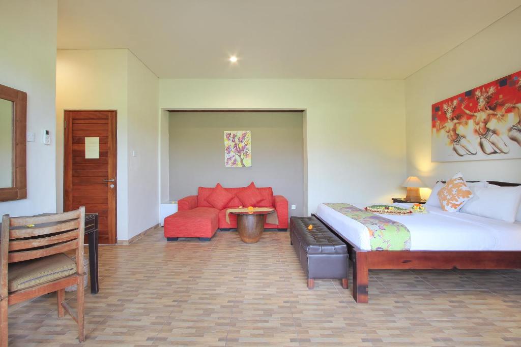 Postel nebo postele na pokoji v ubytování Sarin Ubud Suites by Pramana Villas