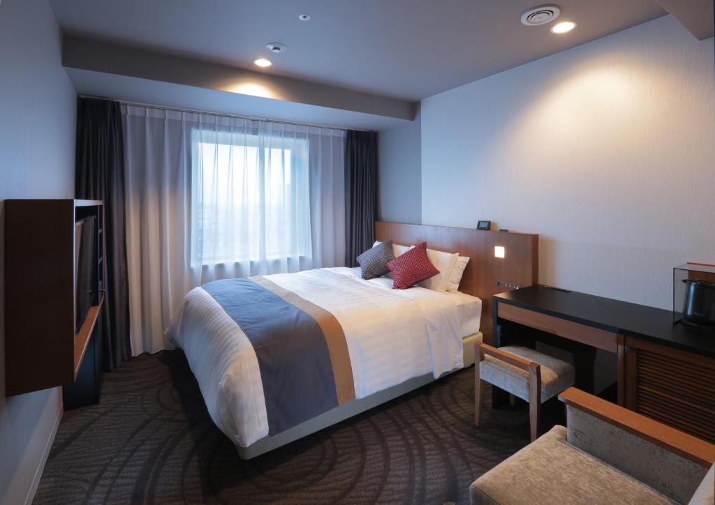 Postel nebo postele na pokoji v ubytování Kisarazu Washington Hotel