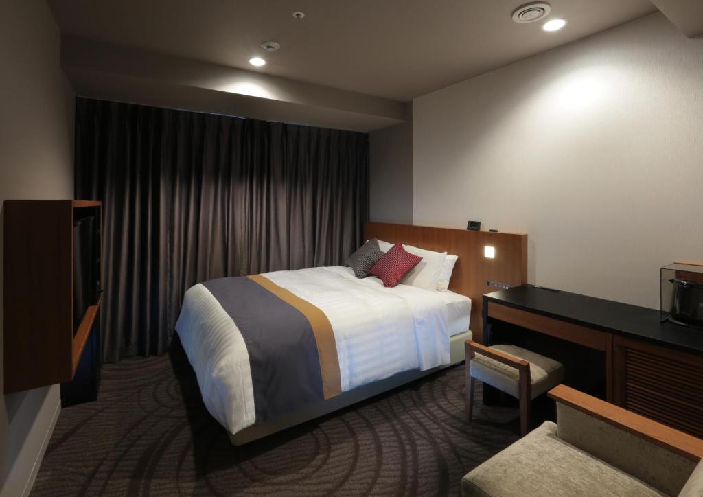 Postel nebo postele na pokoji v ubytování Kisarazu Washington Hotel