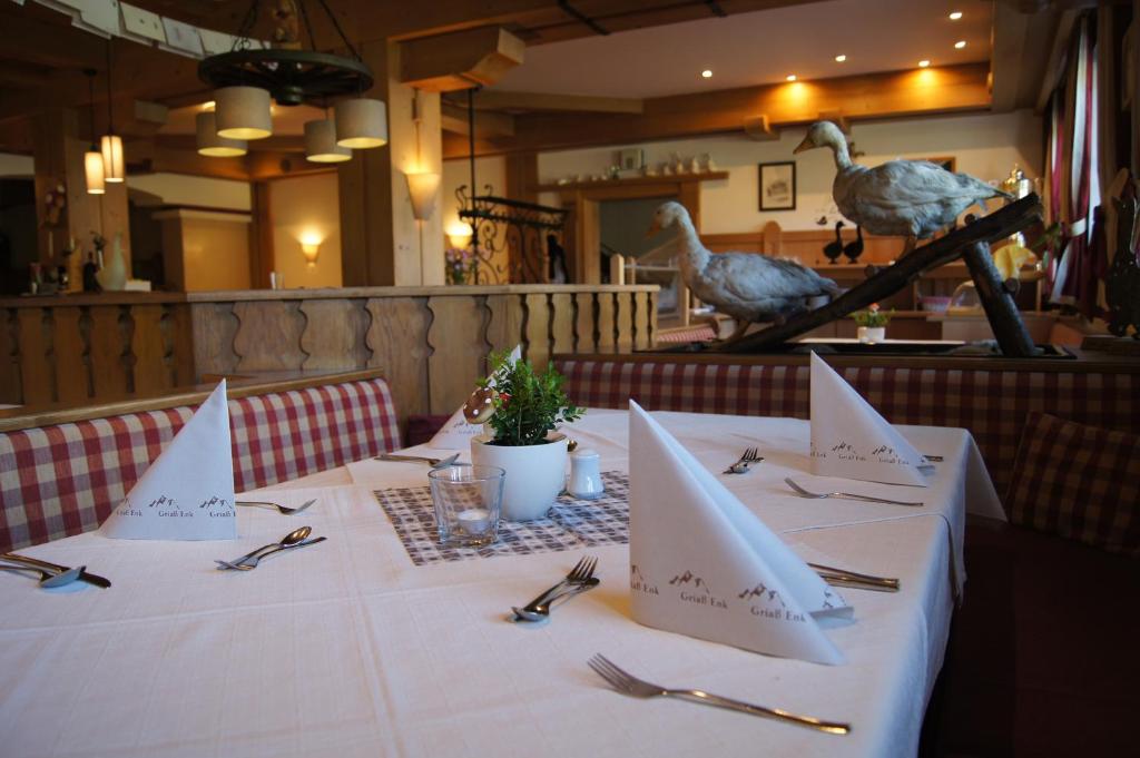 Restauracja lub miejsce do jedzenia w obiekcie Hotel Gänsleit