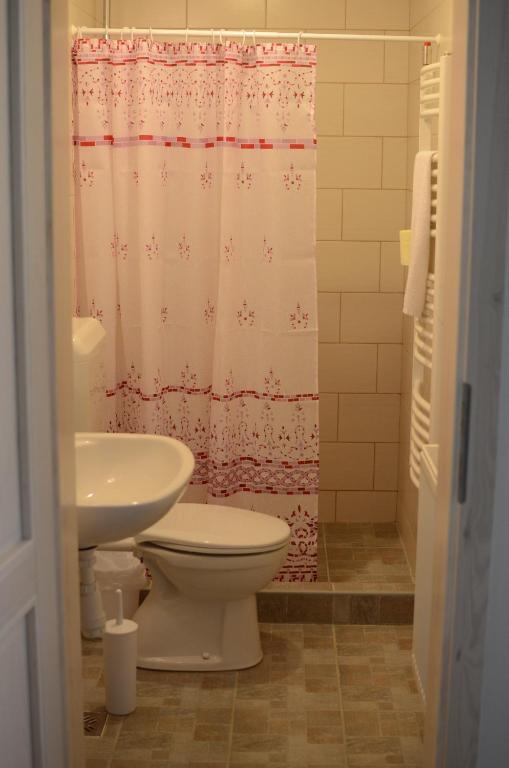 Kúpeľňa v ubytovaní Gerecse Vendégház