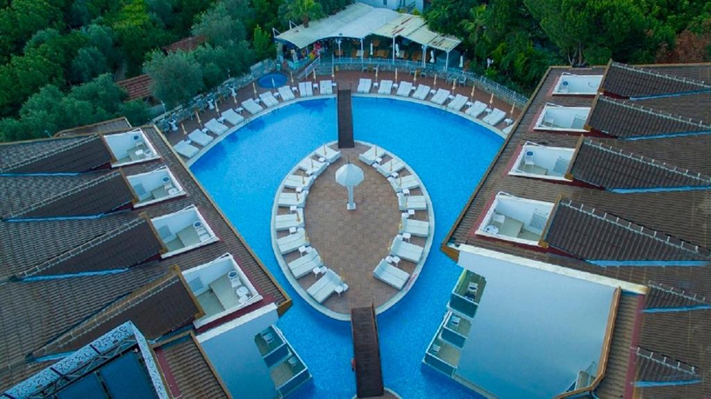 Bazén v ubytování Ocean Blue High Class Hotel & SPA nebo v jeho okolí