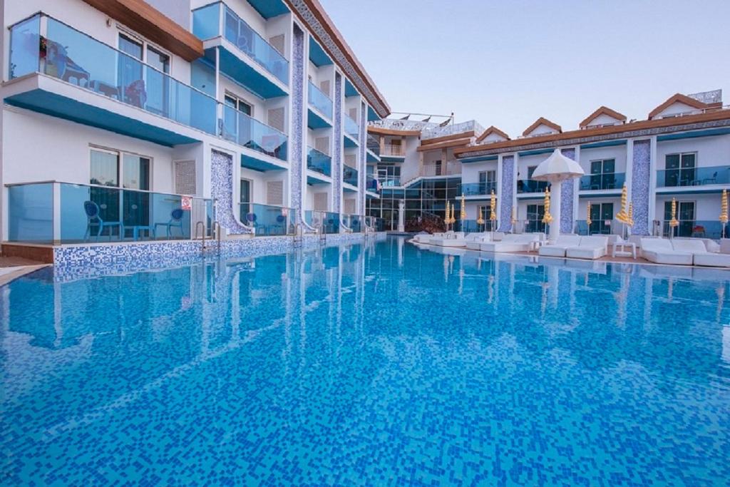 Bazén v ubytování Ocean Blue High Class Hotel & SPA nebo v jeho okolí