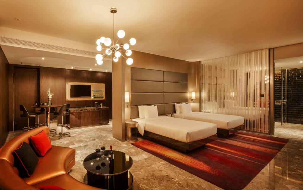 Postel nebo postele na pokoji v ubytování Hard Rock Hotel Shenzhen