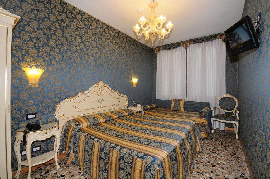 Postel nebo postele na pokoji v ubytování Hotel Il Mercante di Venezia