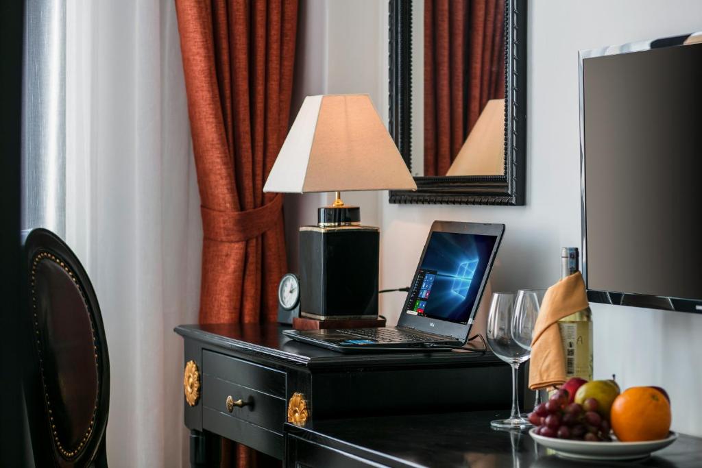 Hanoi Center Silk Premium Hotel & Spa & Travel - 2