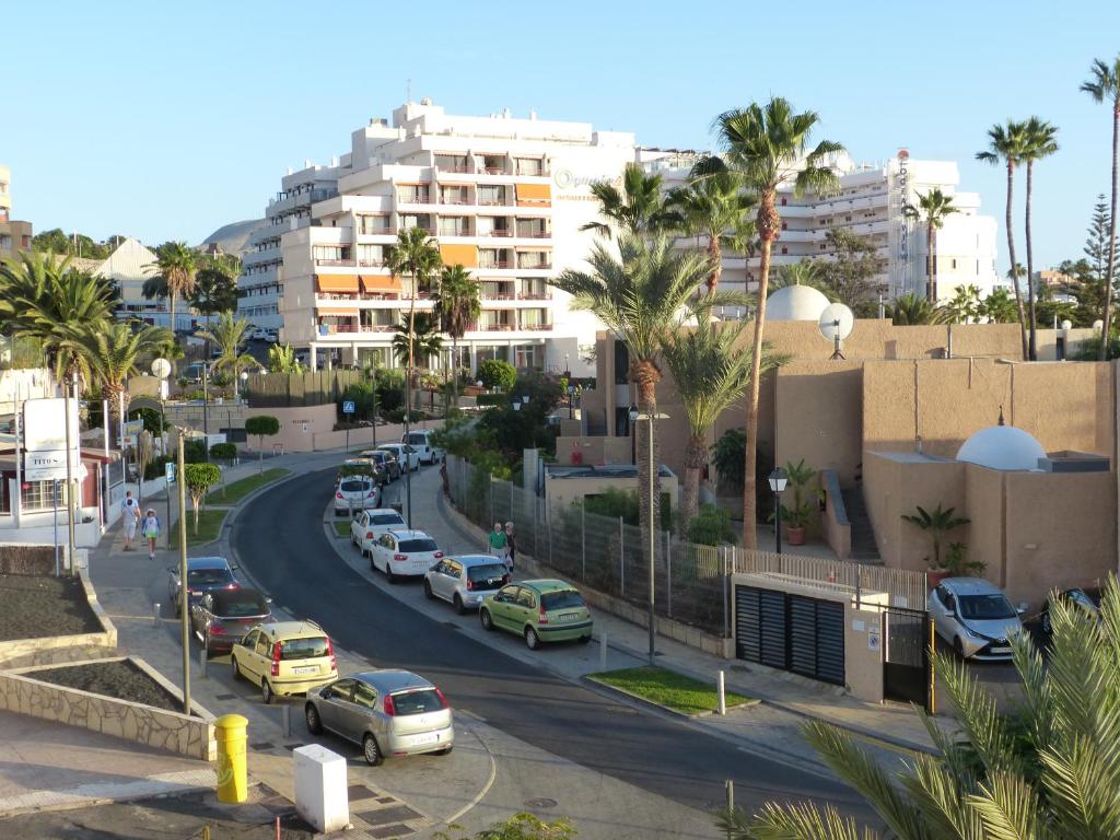 The surrounding neighborhood or a neighborhood close to Az apartmant