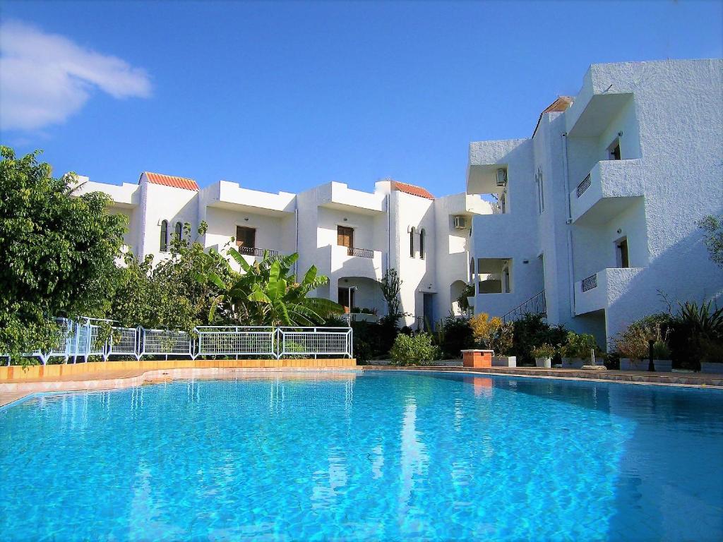 The swimming pool at or close to Emerald