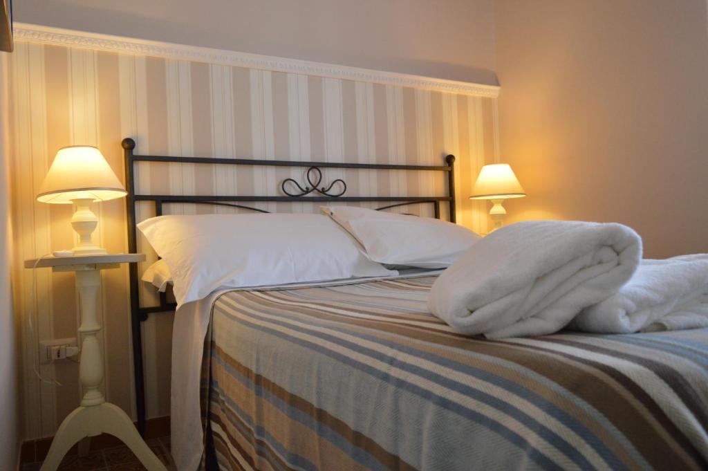 Postel nebo postele na pokoji v ubytování Salerno Al Golfo B&B