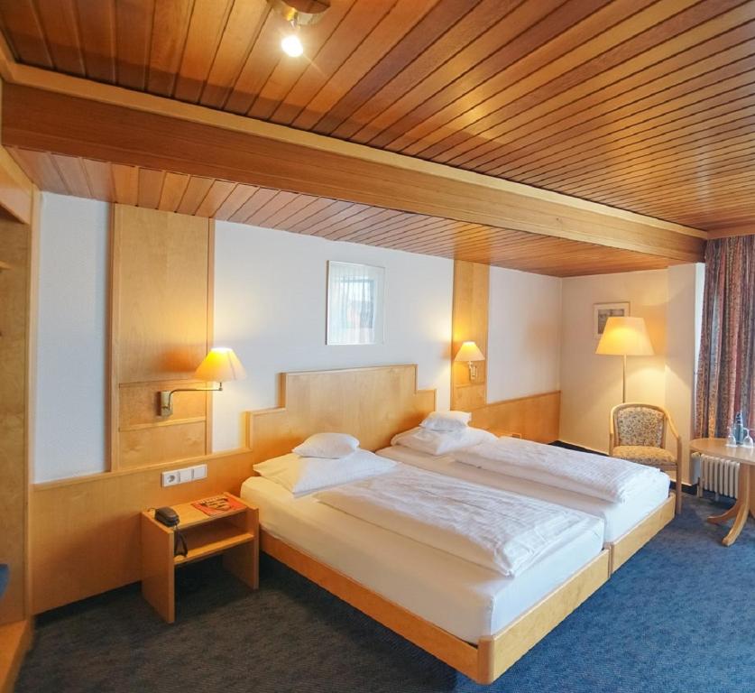 Ein Bett oder Betten in einem Zimmer der Unterkunft Hotel Stadt Breisach